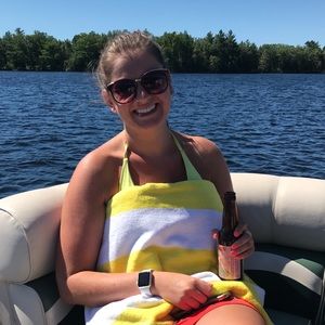 Meet your Posher, Caitlin